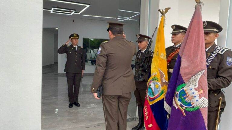 Jefatura de Inteligencia Policial de la Zona 8 realizó una ceremonia de ascensos en Guayaquil