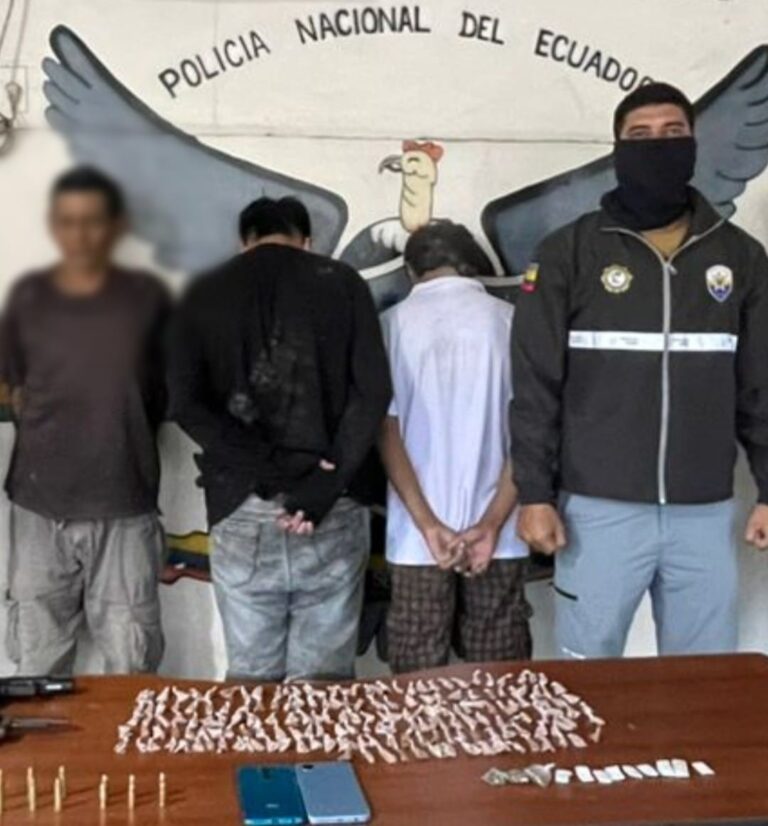 Policía aprehendió a tres integrantes del GAO “Los Choneros” por el delito de tenencia y porte de armas de fuego en Guayas