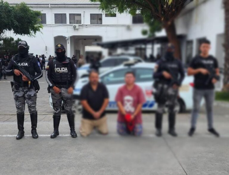 Policía aprehendió a dos integrantes del GAO “Los Choneros” por el delito de extorsión en Manabí