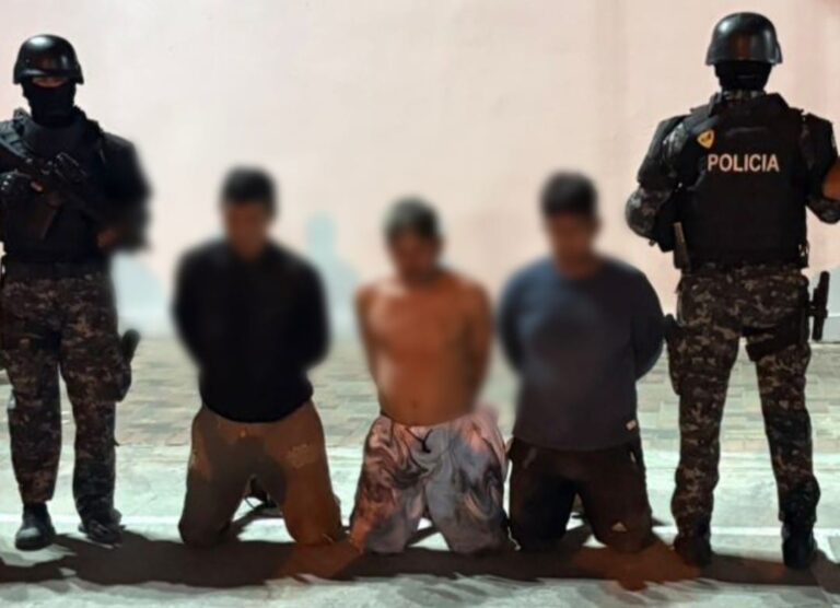 Policía liberó a una víctima de secuestro y aprehendió a tres integrantes del GAO “Los Choneros” en Manabí