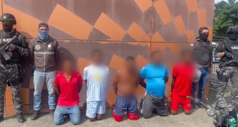 5 aprehendidos del GDOT “Tiguerones” durante operativo en Esmeraldas