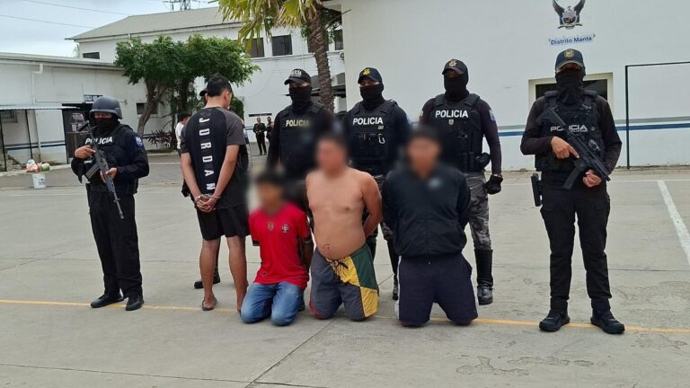 Policía abatió a un sujeto y aprehendió a cuatro presuntos extorsionadores más en Manabí