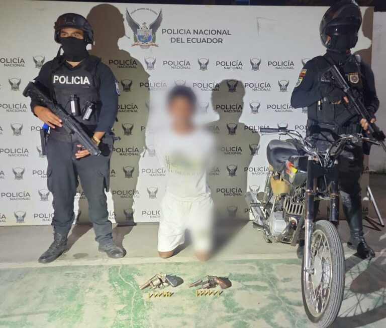 Policía aprehendió a dos ciudadanos por el delito de tenencia y porte de armas de fuego en Esmeraldas