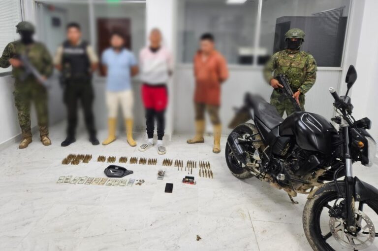 Policía aprehendió a tres integrantes del GDO “R7” por el delito de tenencia de armas de fuego, municiones y explosivos no autorizados en Morona Santiago