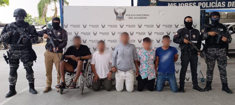 Policía aprehendió a cinco ciudadanos integrantes del GAO “Los Lobos”, por el delito de robo a vehículos en Esmeraldas