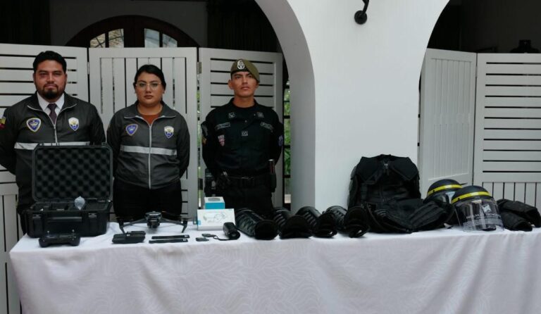 Policía Nacional fortalece sus capacidades con la donación de equipamiento táctico y tecnología por parte de Francia