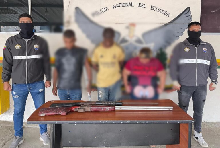 Policía aprehendió a tres integrantes del GAO “Los Choneros”, por el delito de tenencia y porte de armas de fuego, en Guayas