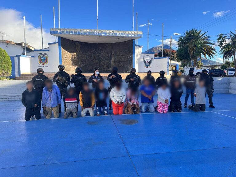 Operación “Gladiador” permitió la detención de ocho presuntos integrantes del GAO “Los Lobos” en Ibarra