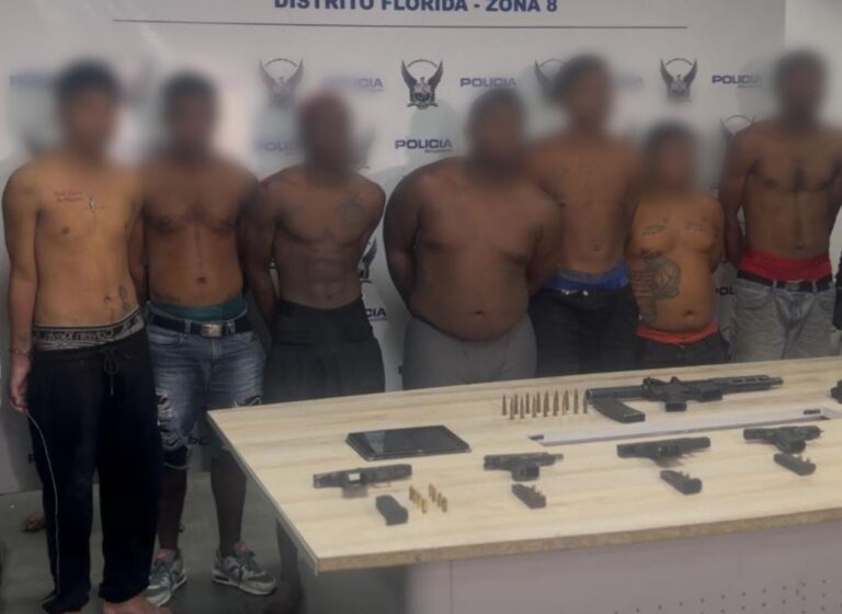 Diez presuntos integrantes del GDOT “Los Tiguerones” fueron capturados con armas de fuego en Guayaquil