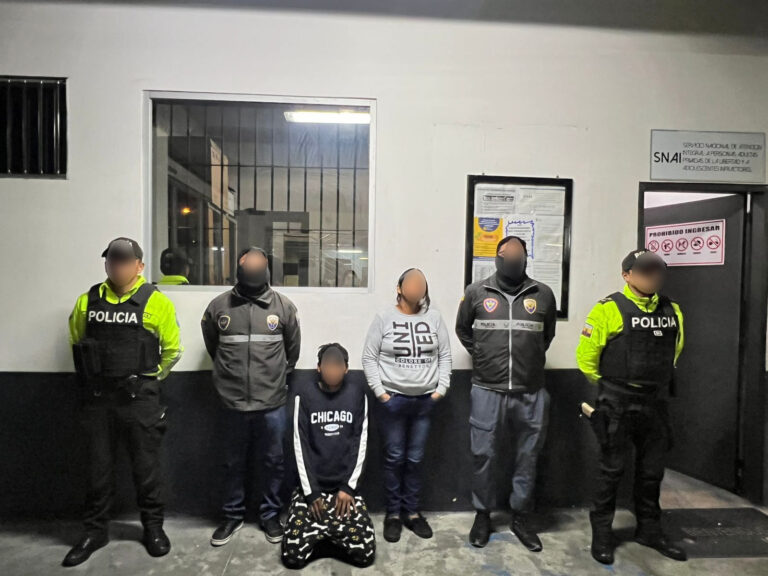 Policía aprehendió a dos presuntos implicados en el tráfico de drogas, en Tungurahua