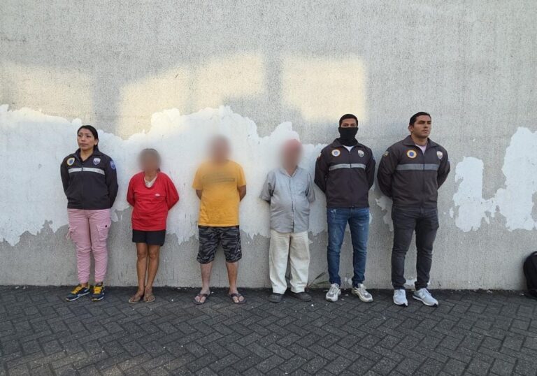Padres y abuelo fueron aprehendidos por la Policía, por el presunto delito de carácter sexual en Guayaquil