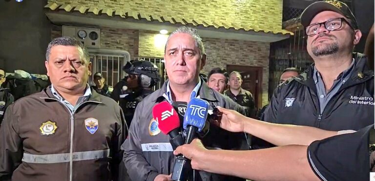 Policía desmanteló centro clandestino de falsificación de documentos en Guayaquil