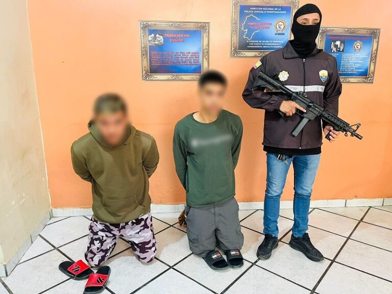 La Policía Nacional captura en flagrancia a dos personas por presunta estafa en Nuevo Portoviejo