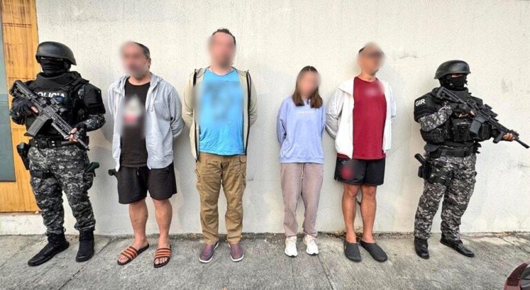 Ciudadanos extranjeros capturados en Guayas con armas de fuego, municiones y explosivos