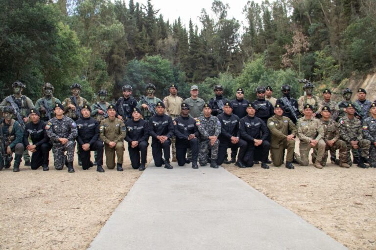 Servidores policiales recibieron capacitaciones en operaciones antiterroristas