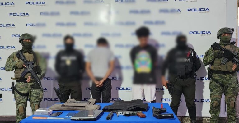 Policía aprehendió a dos ciudadanos por el delito de tenencia de armas de fuego en El Oro
