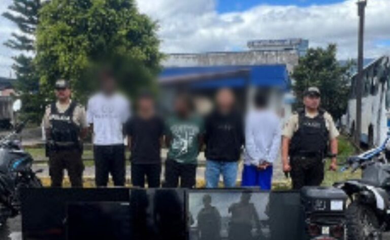 Policía Nacional afectó a un grupo delictivo con la aprehensión de cinco ciudadanos en delito flagrante por robo a domicilio en Pichincha
