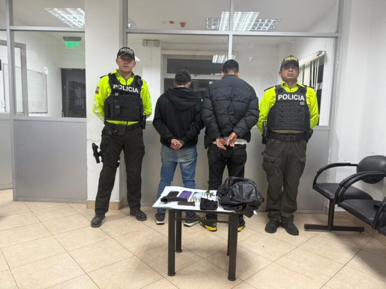 Dos ciudadanos aprehendidos por el delito de porte ilegal de arma de fuego en Quito