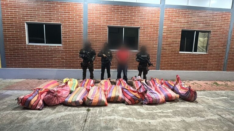 Exitoso operativo policial deja 758 kilos de cocaína decomisados