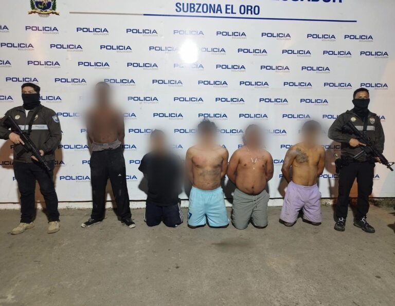 Policía capturó a cinco presuntos integrantes del GAO «Los Lobos» con armas de fuego en El Oro