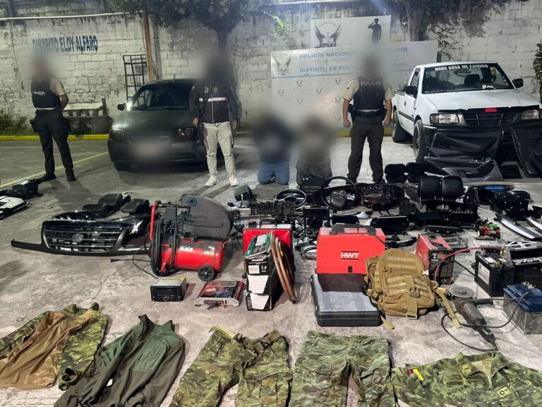 Presuntos implicados en el robo de autopartes de vehículos fueron capturados en Quito