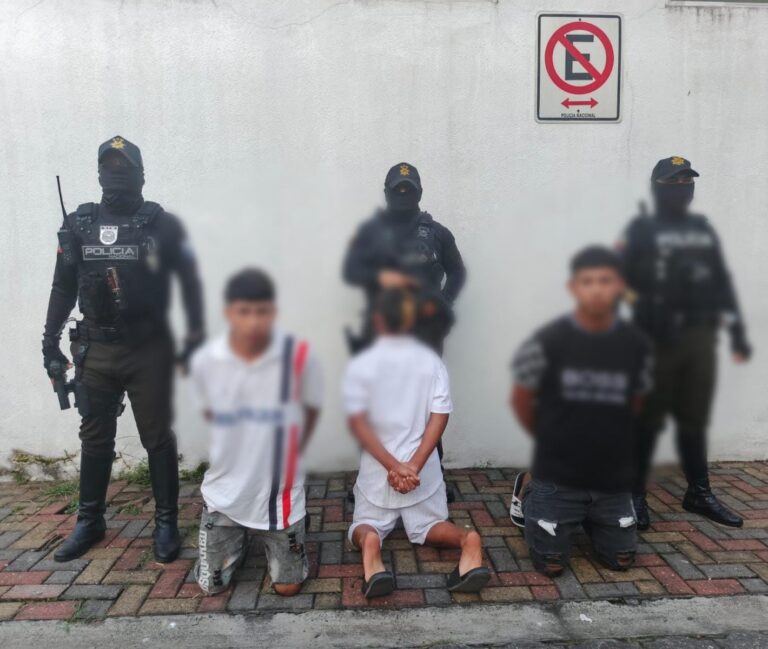 Tres ciudadanos fueron aprehendidos por tenencia y porte ilegal de arma de fuego en Los Ríos