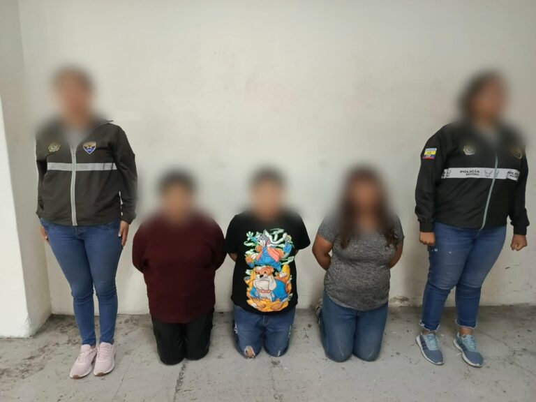 Aprehendidas tres presuntas implicadas en el delito de robo a unidades de transporte público en Quito