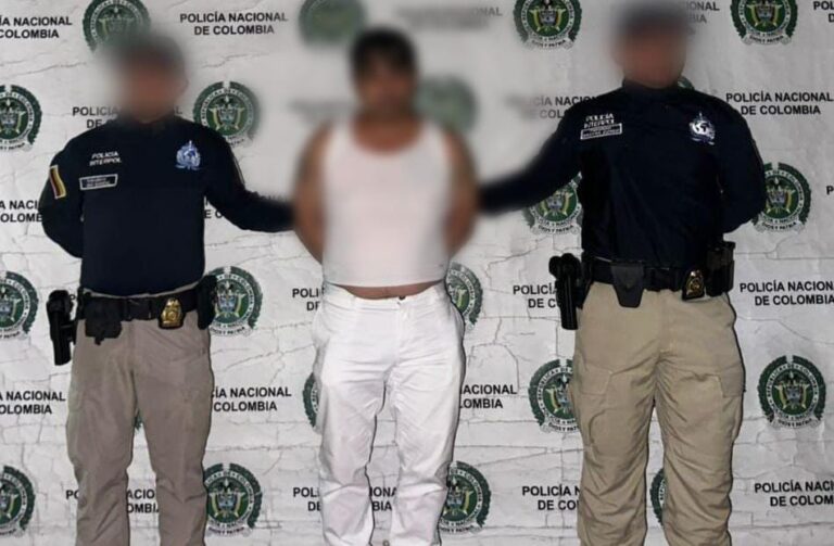 Policía capturó a un ciudadano con notificación roja de Interpol, por falsificación de documentos