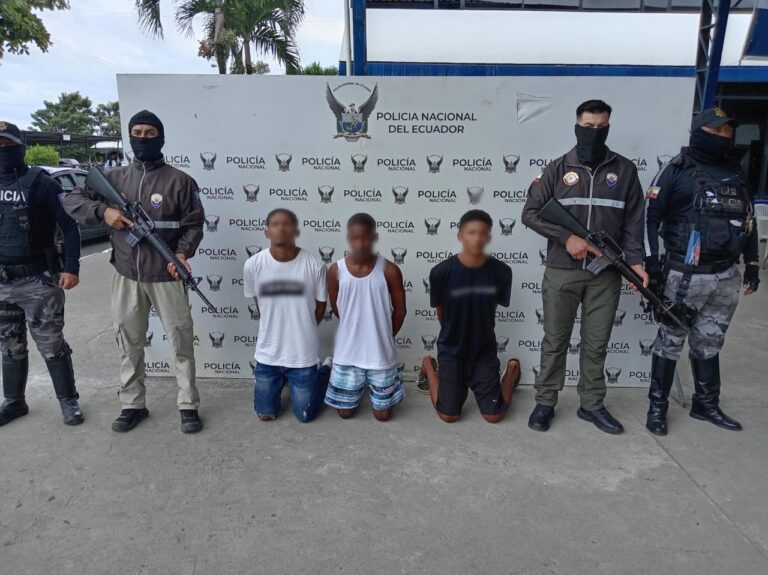 En Esmeraldas fueron capturados tres sujetos en flagrancia por asalto y robo a mano armada