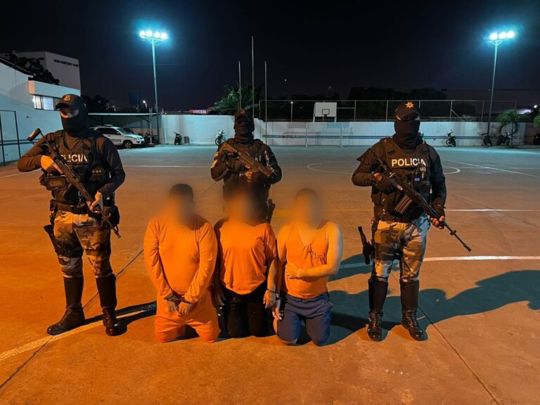 Tres presuntos implicados en extorsión fueron capturados en Manabí