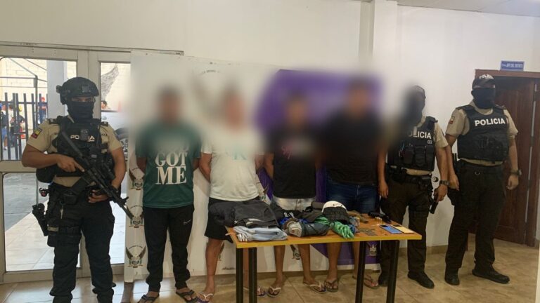 Policía incauta armamento y detiene a cuatro individuos en zona conflictiva del Guayas