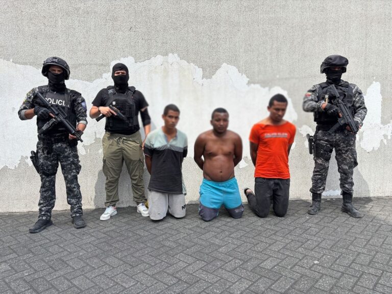 Policía liberó a una persona víctima de secuestro y aprehendió a tres aprehendidos por secuestro tras oportuna intervención policial, en Guayas.