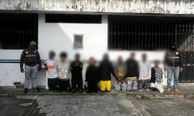 Policía Nacional aprehendió a nueve integrantes del GAO “Los Choneros” por el delito de tenencia y porte de armas de fuego