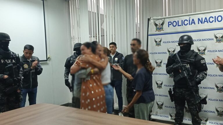 Policía rescata a dos ciudadanos víctimas de secuestro en Los Ríos