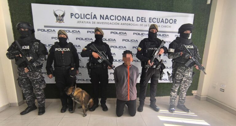 Policía Nacional intercepta vehículo con droga encaletada