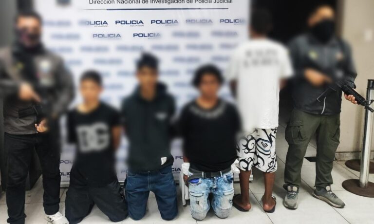 En allanamiento policial, se aprehendió a cuatro integrantes del GAO “Los Lobos” en Los Ríos