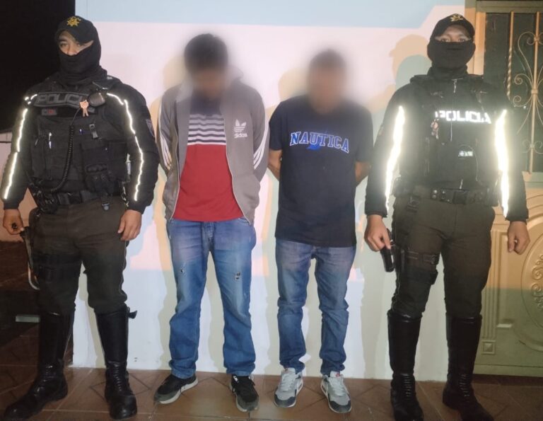 Policía Nacional aprehende a dos ciudadanos en poder de un arma de fuego en Loja