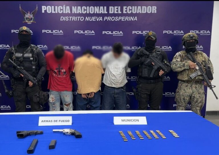 Policía capturó a dos sospechosos en Nueva Prosperina con armas de fuego y municiones
