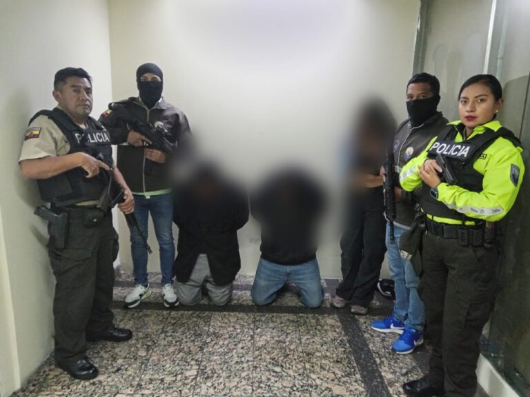 OPERATIVO ANTIDROGAS EN FLAGRANCIA PERMITE LA APREHENSIÓN DE TRES PERSONAS EN EL NORTE DE QUITO