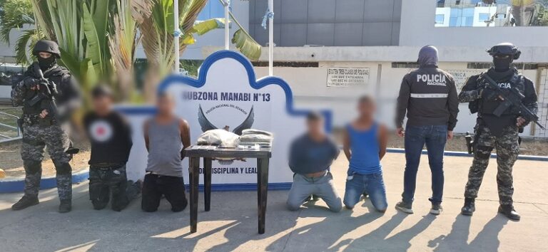 Policía Nacional realiza allanamientos en Portoviejo y decomisa sustancias sujetas a fiscalización