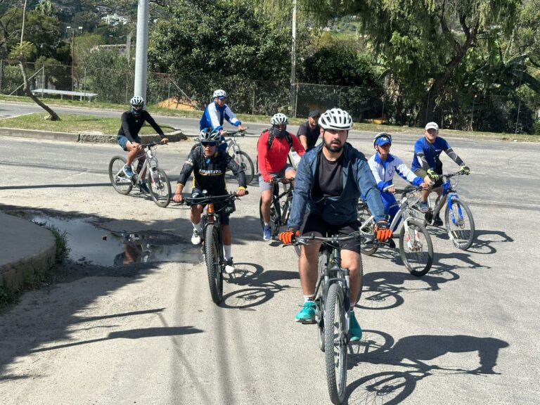 Ciclopaseo “Pedaleando por la Paz y la Seguridad” en Loja