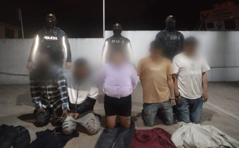 Cinco presuntos integrantes de «Los Lobos» aprehendidos por robo de autopartes en Loja