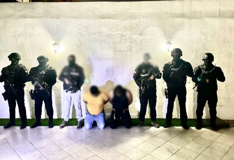 Golpe a estructura narco delictiva en Guayas: dos sujetos capturados con 125 paquetes de droga