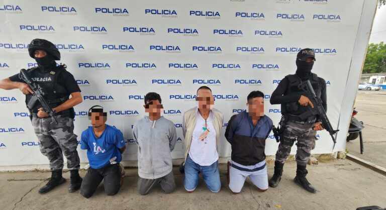 Aprehensión de ciudadanos y decomiso de armamento, municiones y sustancia sujeta a fiscalización en puerto bolívar