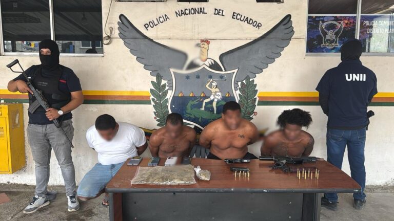 Aprehensión de cuatro ciudadanos por porte y tenencia ilegal de armas de fuego y sustancias sujetas a fiscalización