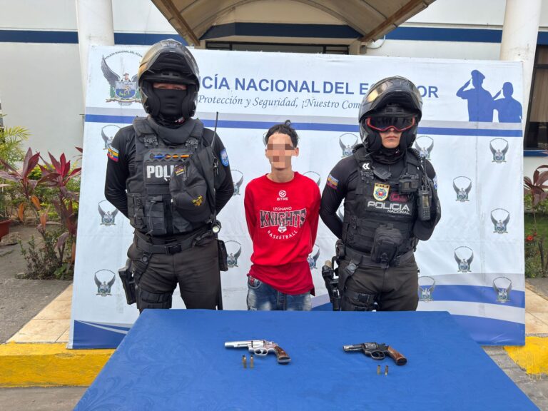 Aprehendido en flagrancia por porte ilegal de arma de fuego en sector Mucho Lote 2 en Guayaquil