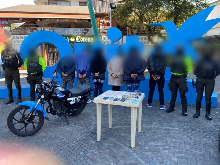 Seis delincuentes fueron aprehendidos con armas, droga y vehículos en operativo nocturno en Quito