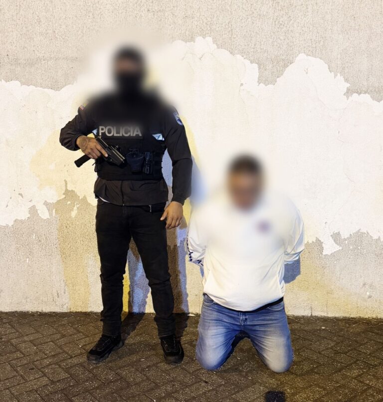 Policía Nacional aprehendió a un ciudadano por el delito de tenencia ilegal de armas y falsificación de documentos