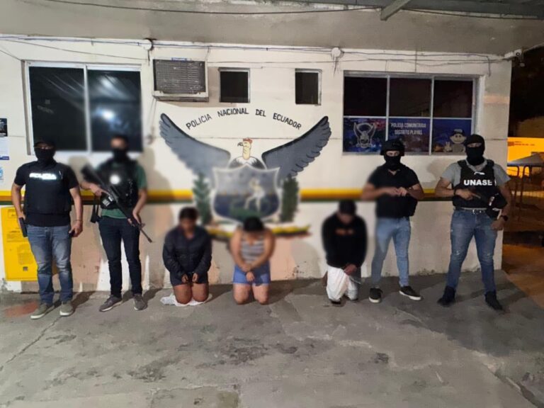 La Policía Nacional detuvo a tres ciudadanos por extorsión y atentado contra un domicilio en Posorja