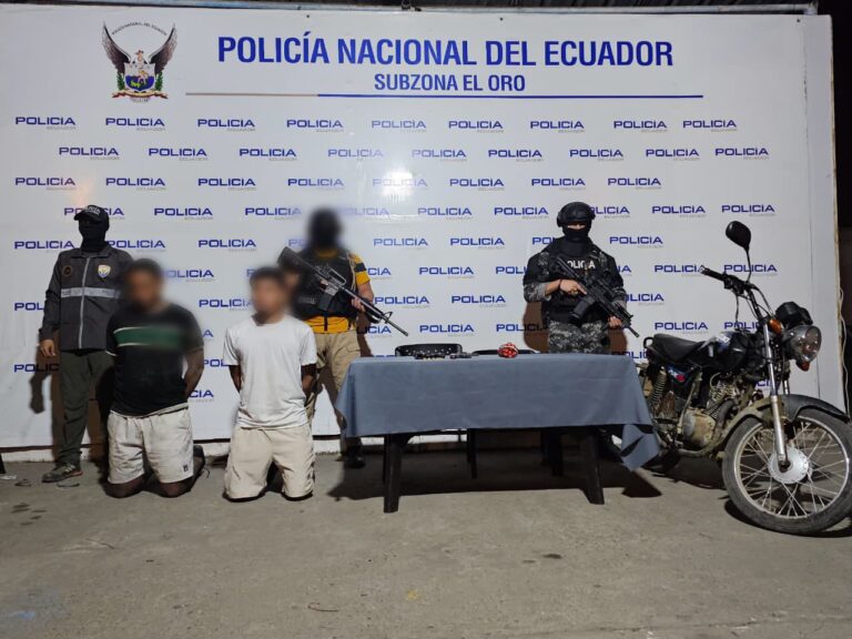 Dos presuntos integrantes de «Los Lobos» fueron capturados con armas y explosivos en Machala